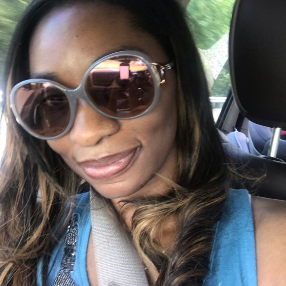 Meet ur Posher, Recovering shopaholic. - Picture 1 of 1